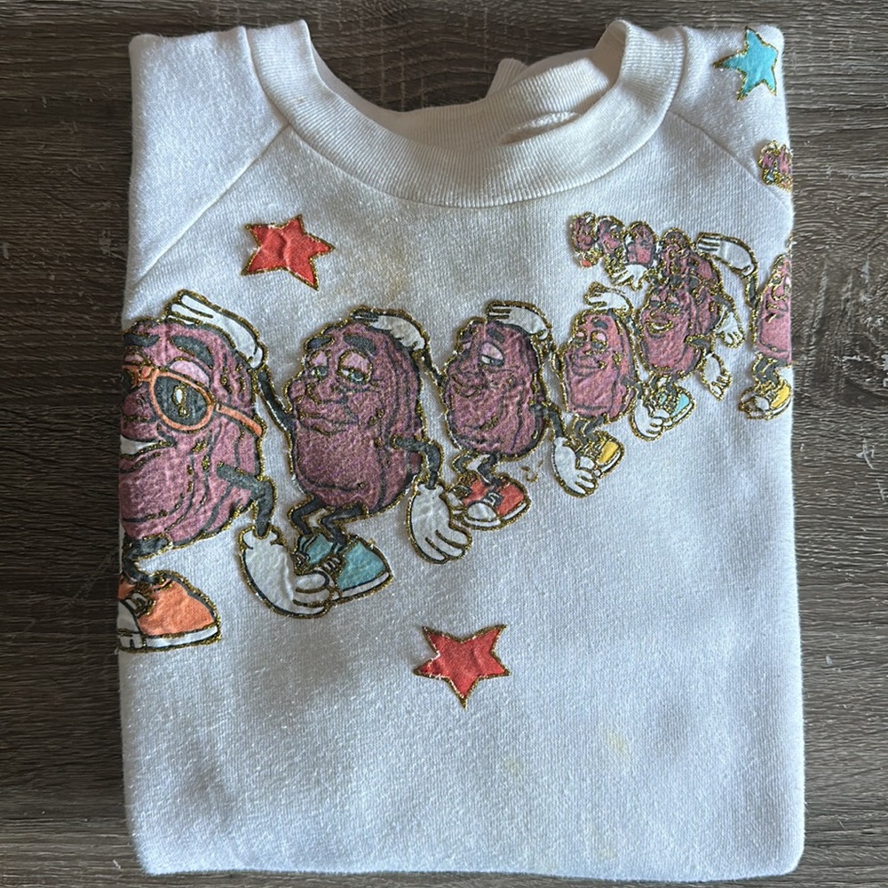 Vintage 1980s California Raisins Sweatshirt. White. Small or Medium.